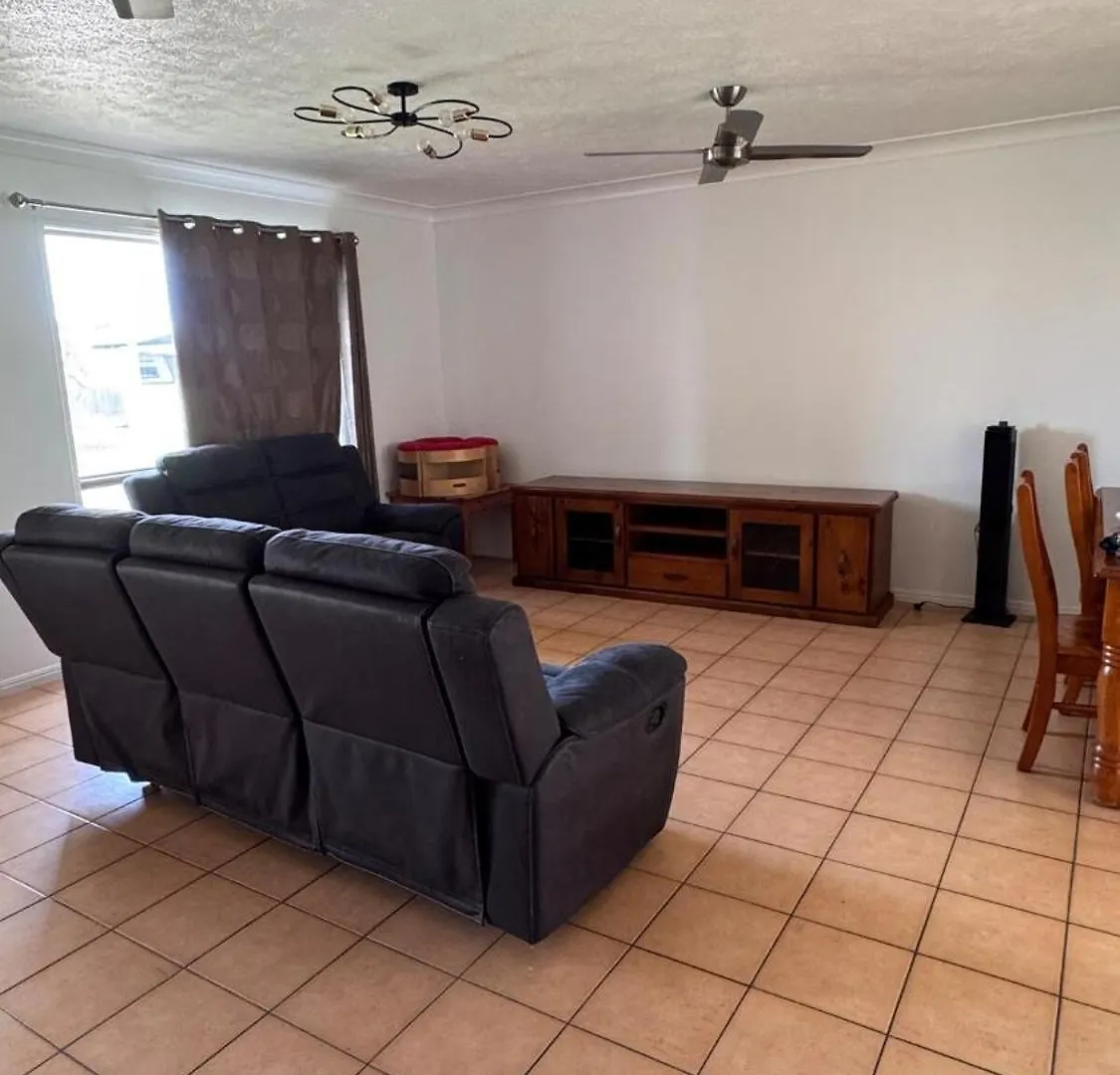 4Bhk House In A Perfect Location Villa Rosslea Feriehus