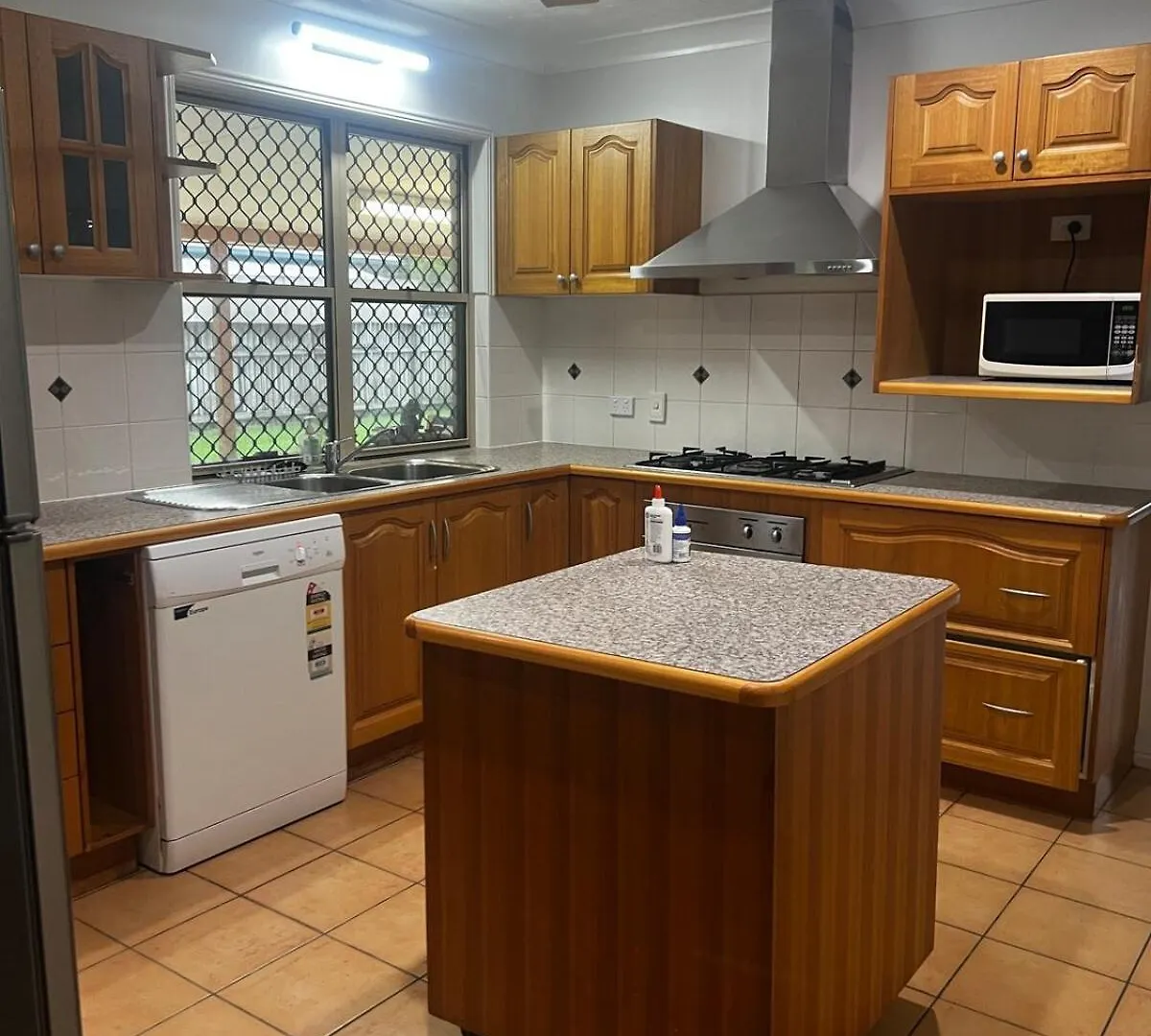 4Bhk House In A Perfect Location Villa Rosslea Feriehus